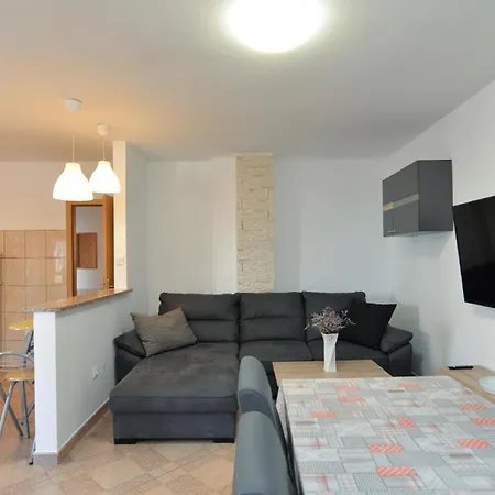 Fuer 7 Personen Ca 75 Qm In Valbandon, Istrien Istrische Riviera Valbandon