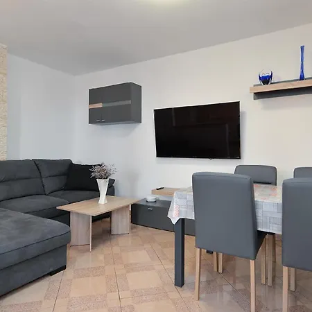 Fuer 7 Personen Ca 75 Qm In Valbandon, Istrien Istrische Riviera Apartamento Valbandon